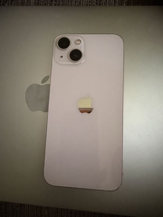 Iphone 13 розов