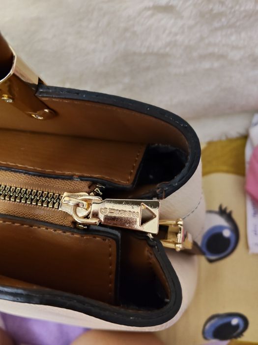 Gentuță Guess nouă