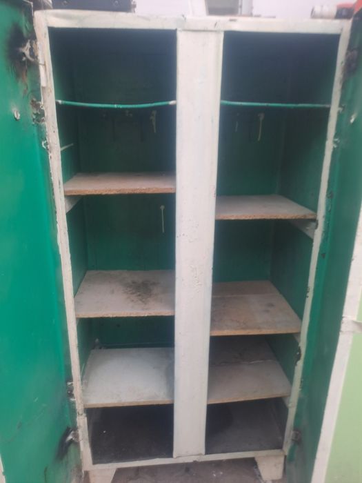 Темир шкаф  сотилади.