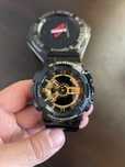 G shock черен златен с кутия