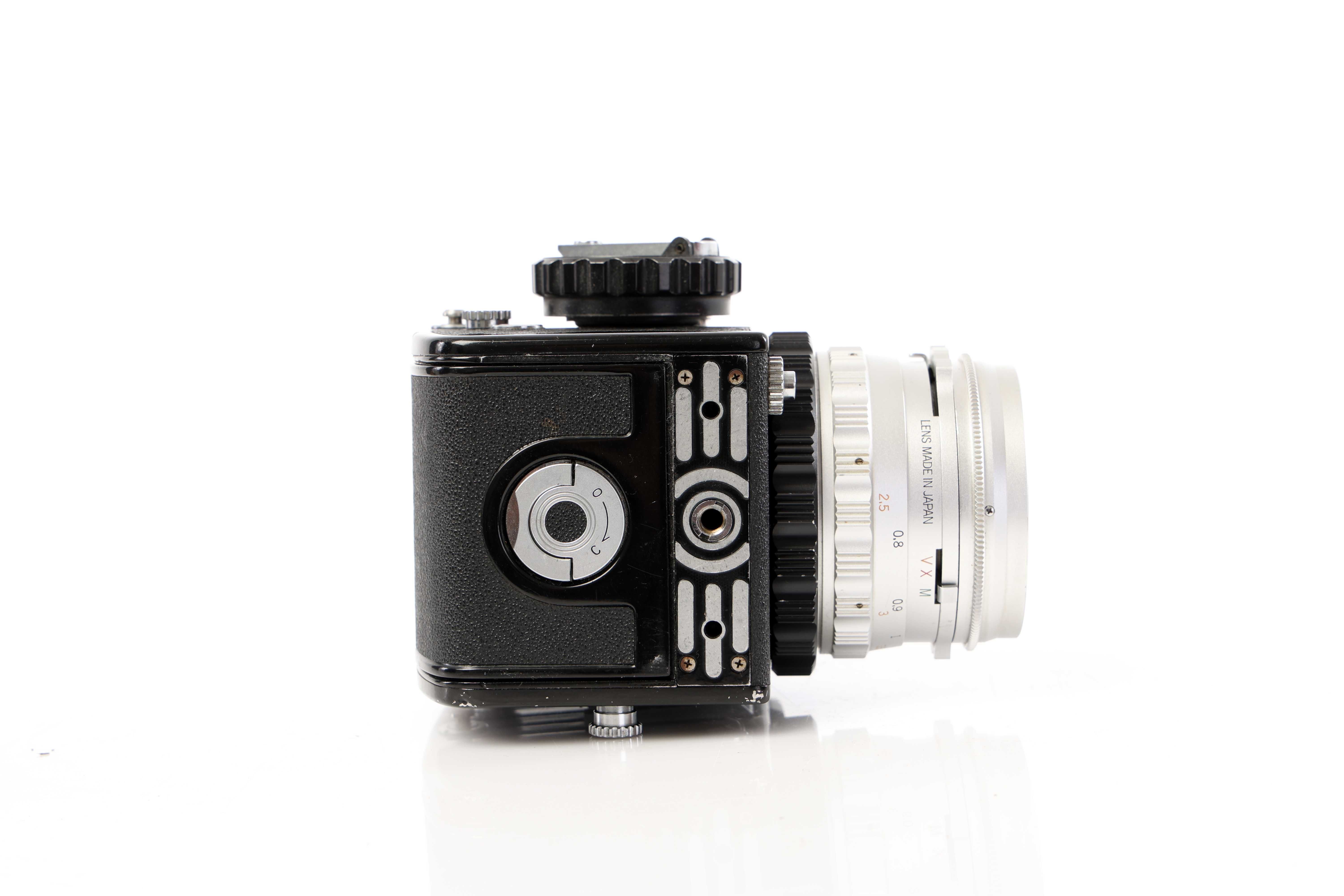 Средноформатен японски фотоапарат KOWA Six 6x6 и два обектива