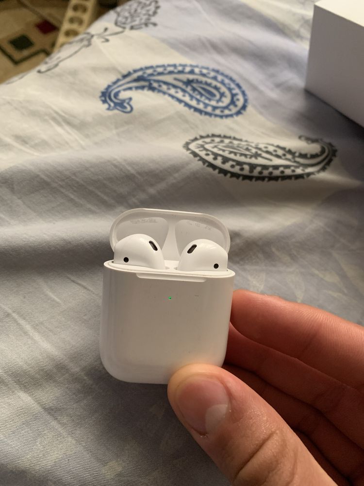 Продаю Air pods lux