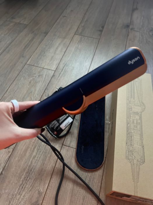 Dyson Airstrait преса