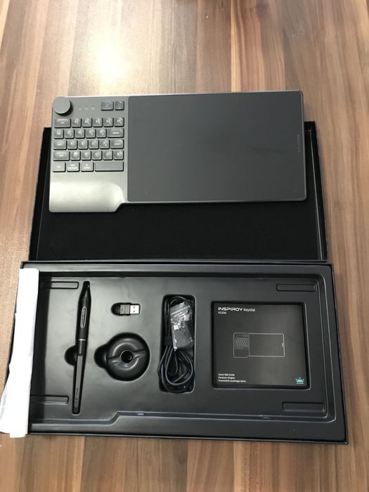 Графичен таблет Huion Inspiroy Keydial KD200 почти нов!