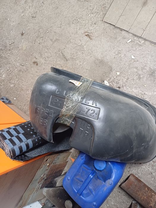 Продам подкрылки на приору