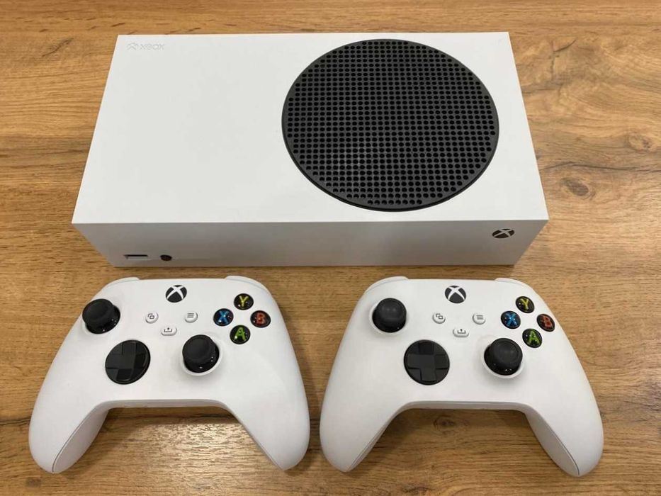 Microsoft Xbox Series S 2 Геймпада Около 500 Игр