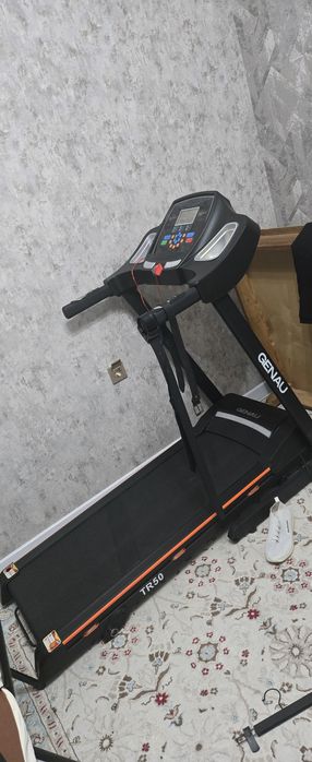 Бегущий дорожка почти новый