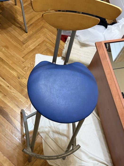 8 стола + 1 бар стол