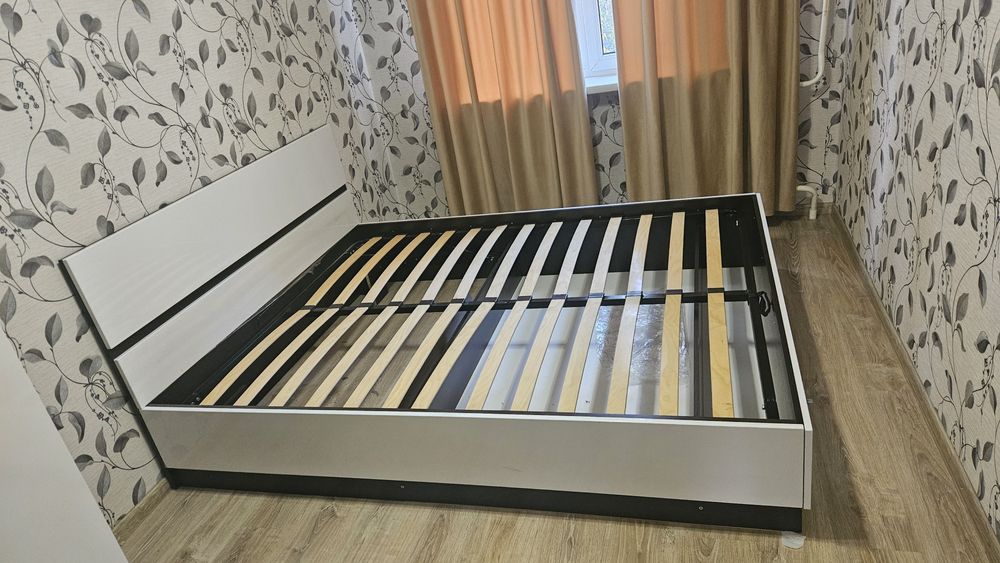 Продам спальный гарнитур