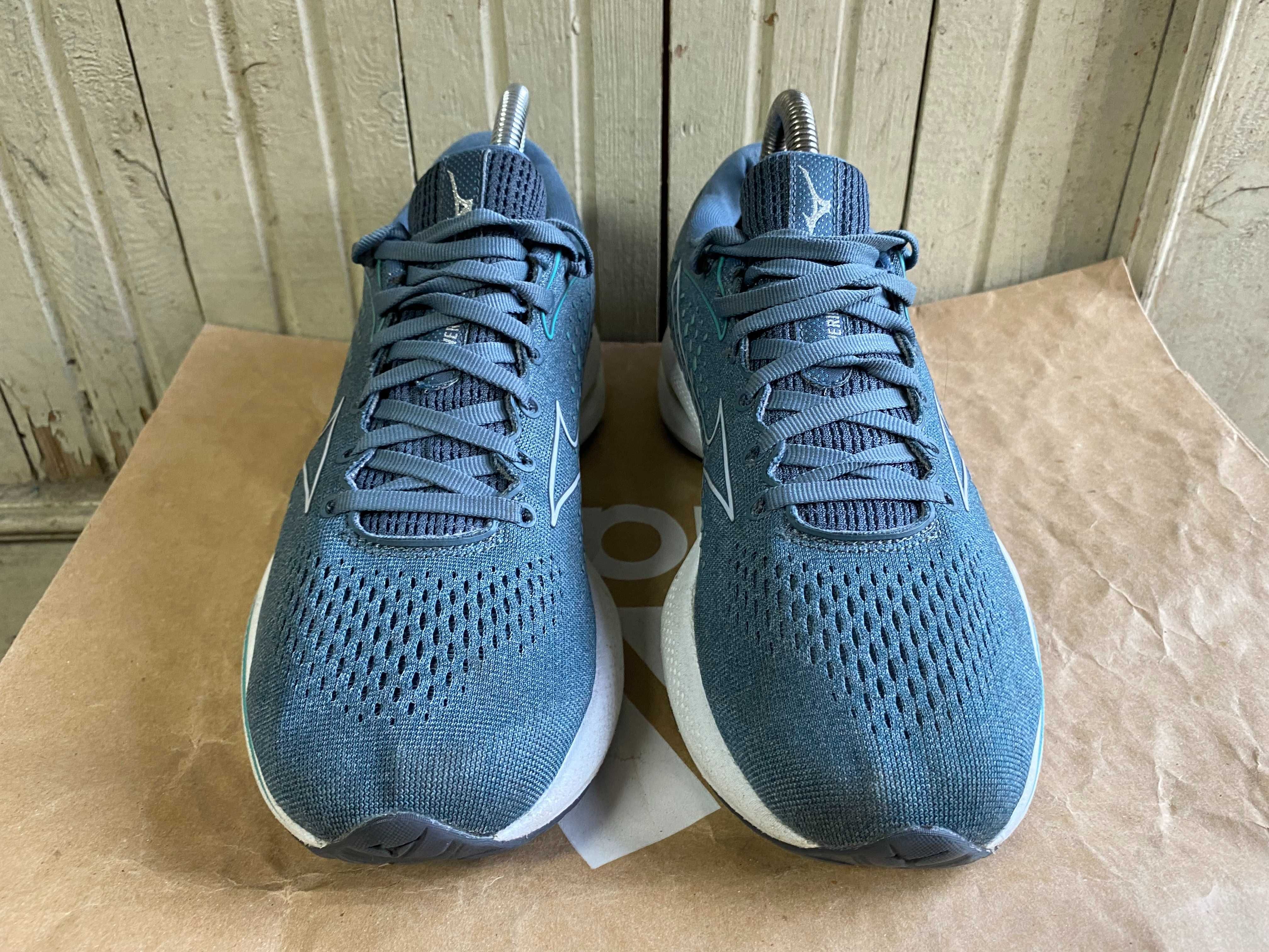 ''Mizuno Wave Rider 25''оригинални маратонки 40 номер