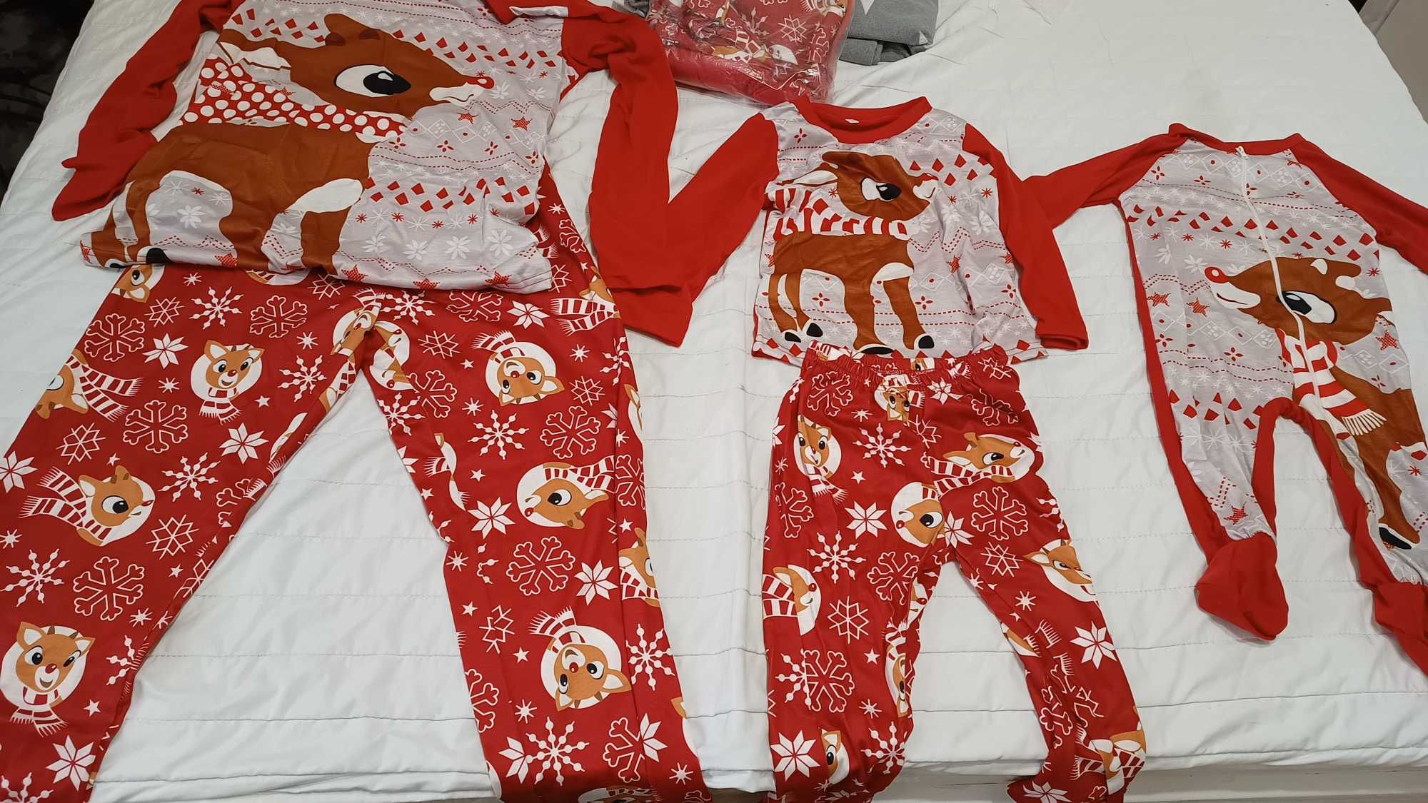 Коледни пижами за четирима