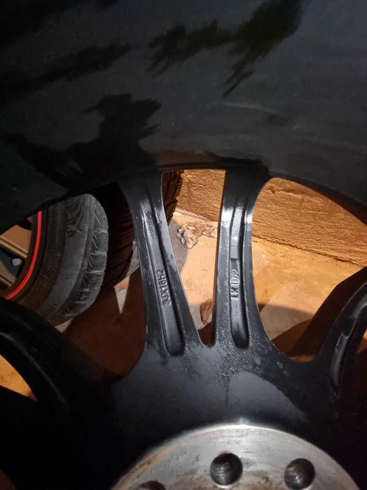 Vând jante r18 Noi cu cauciucuri iarna