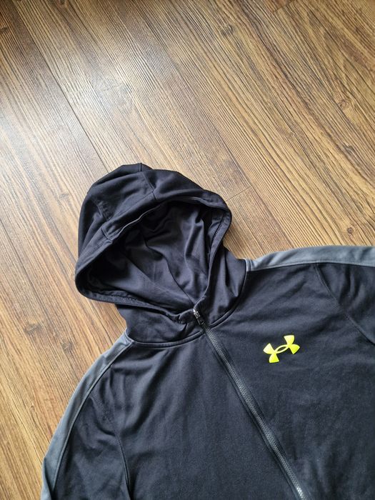 Страхотно  мъжко спортно долнище горнище UNDER ARMOUR размер S/M