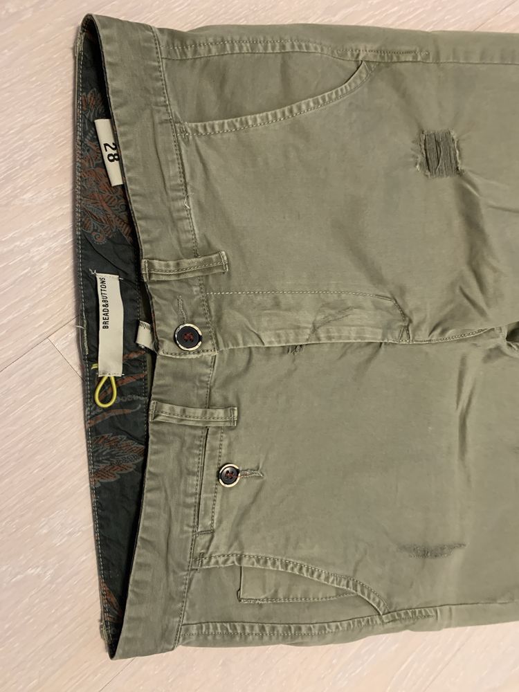 Pantaloni culoare army marimea 28