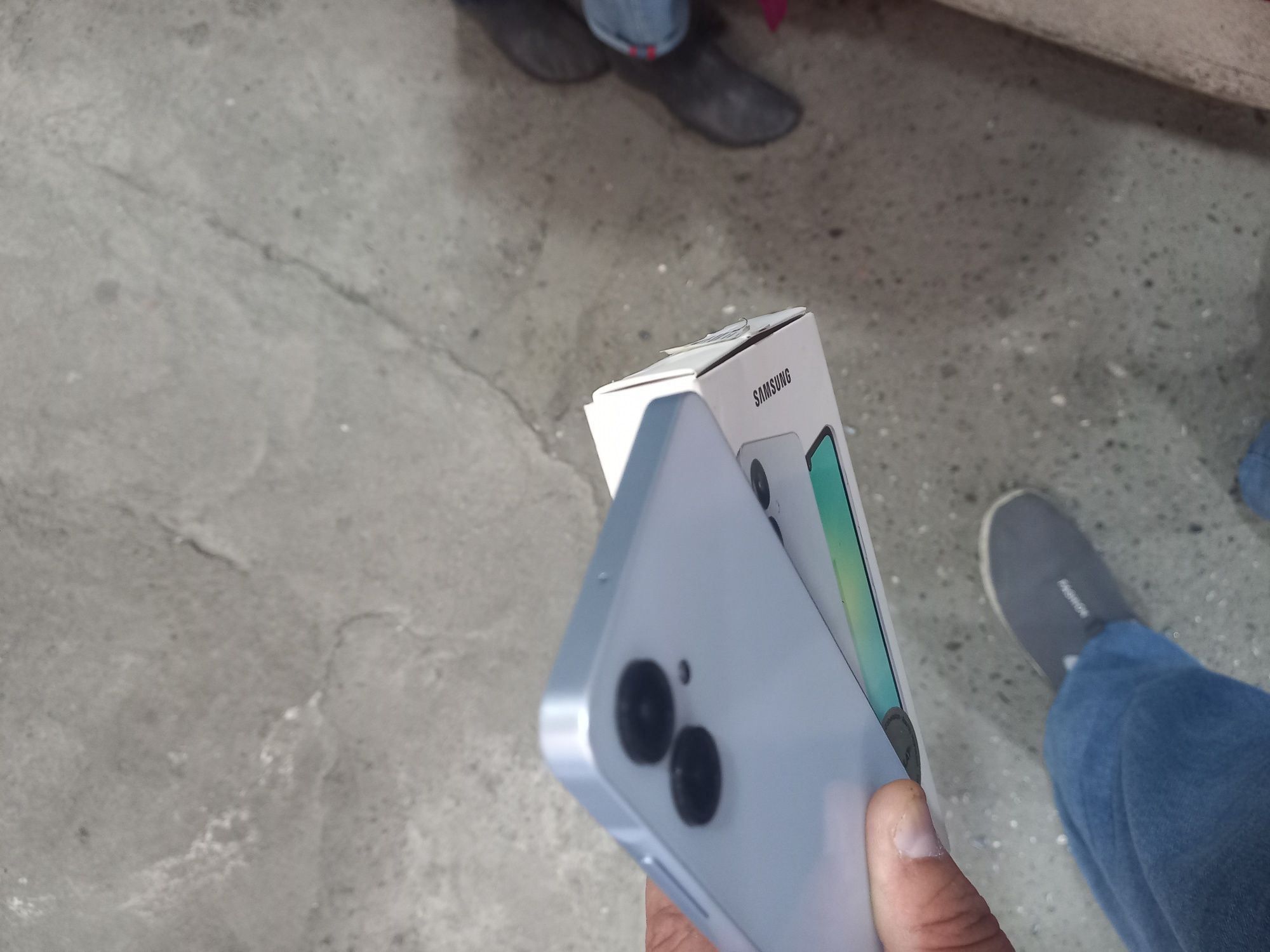 A06 Samsung ideal tiniq 128GB hotirasi 6GB aperativkasi karobka bor.