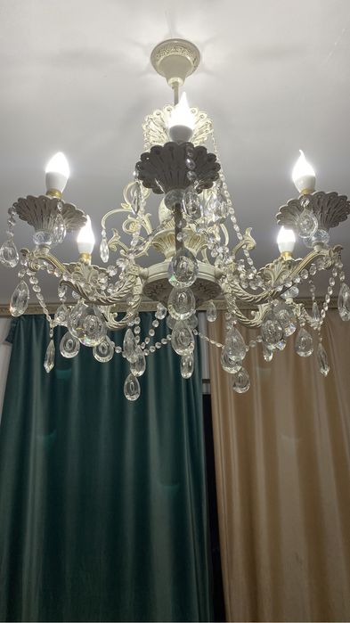 Люстра для зала,чистая,хорошие состояние,