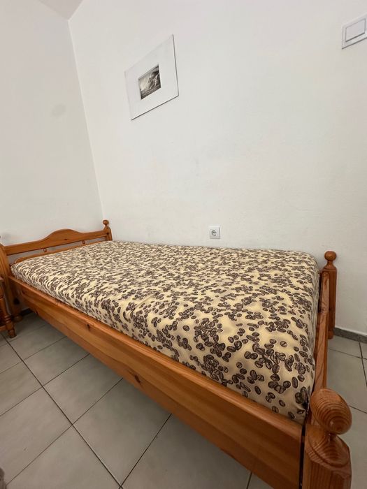 Дървено легло от чам + матрак