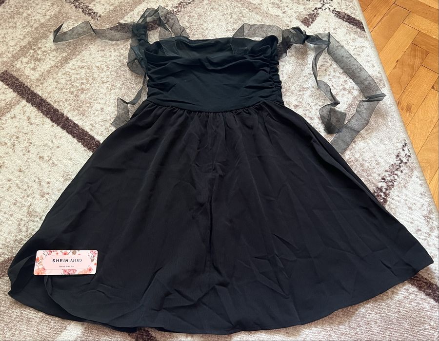 Черна рокля