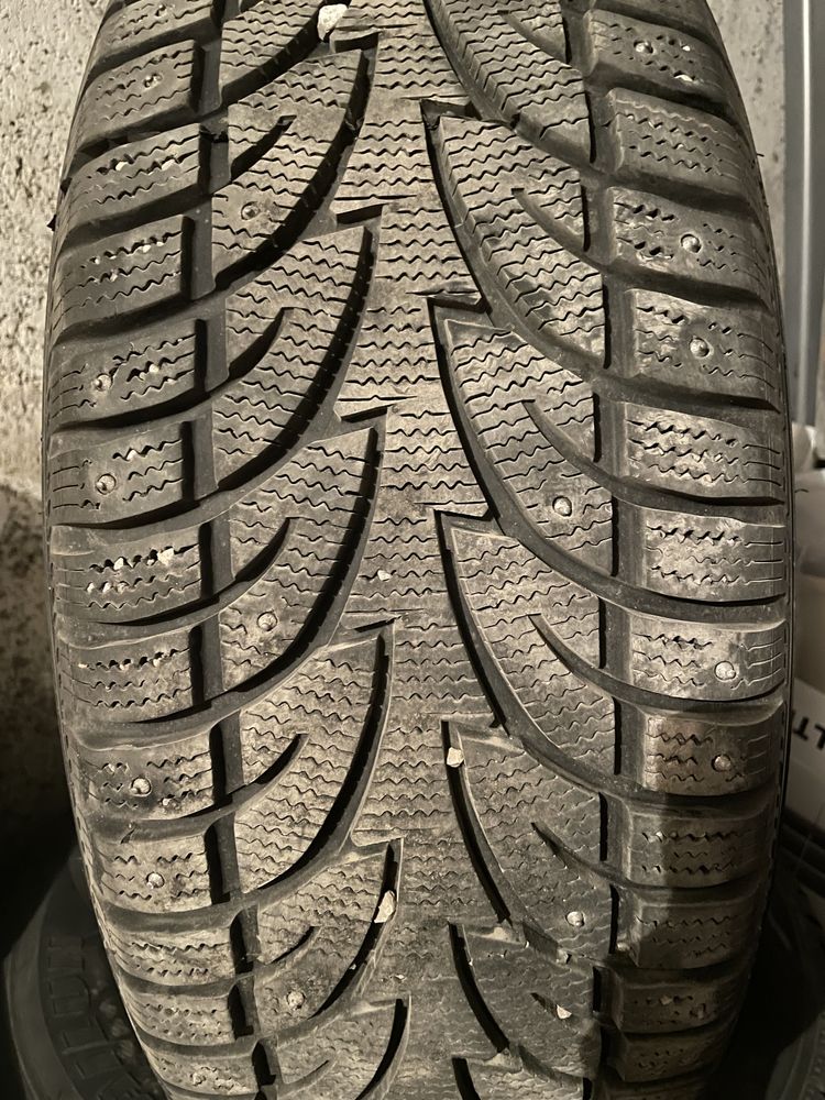 Зимние шипованные шины с дисками на Nissan Pathfinder R51