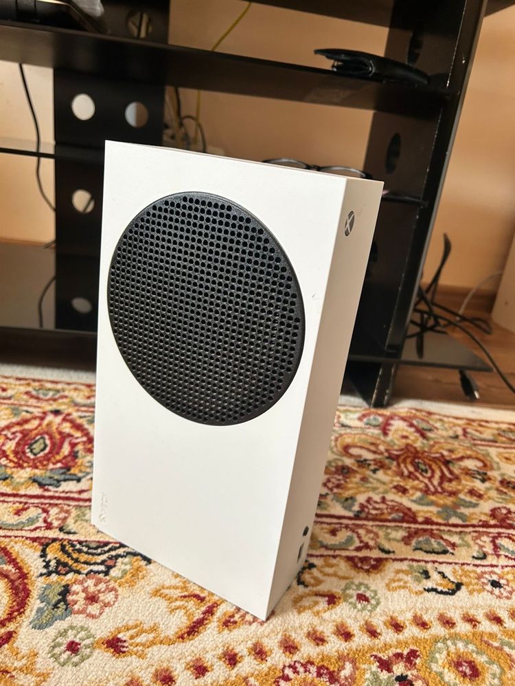 Продам Xbox Series S