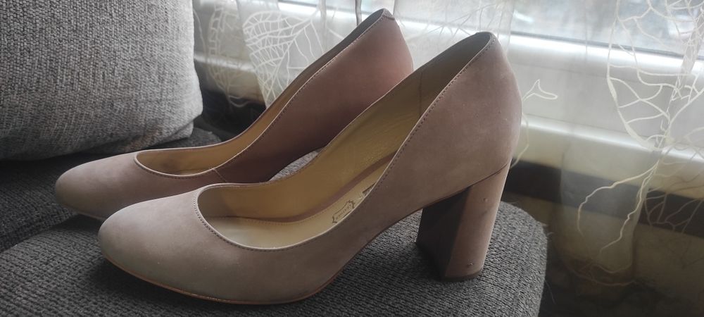 Обувки - естествен велур