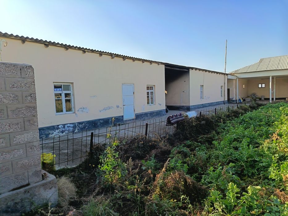 Uy sotiladi yaxwi holatda