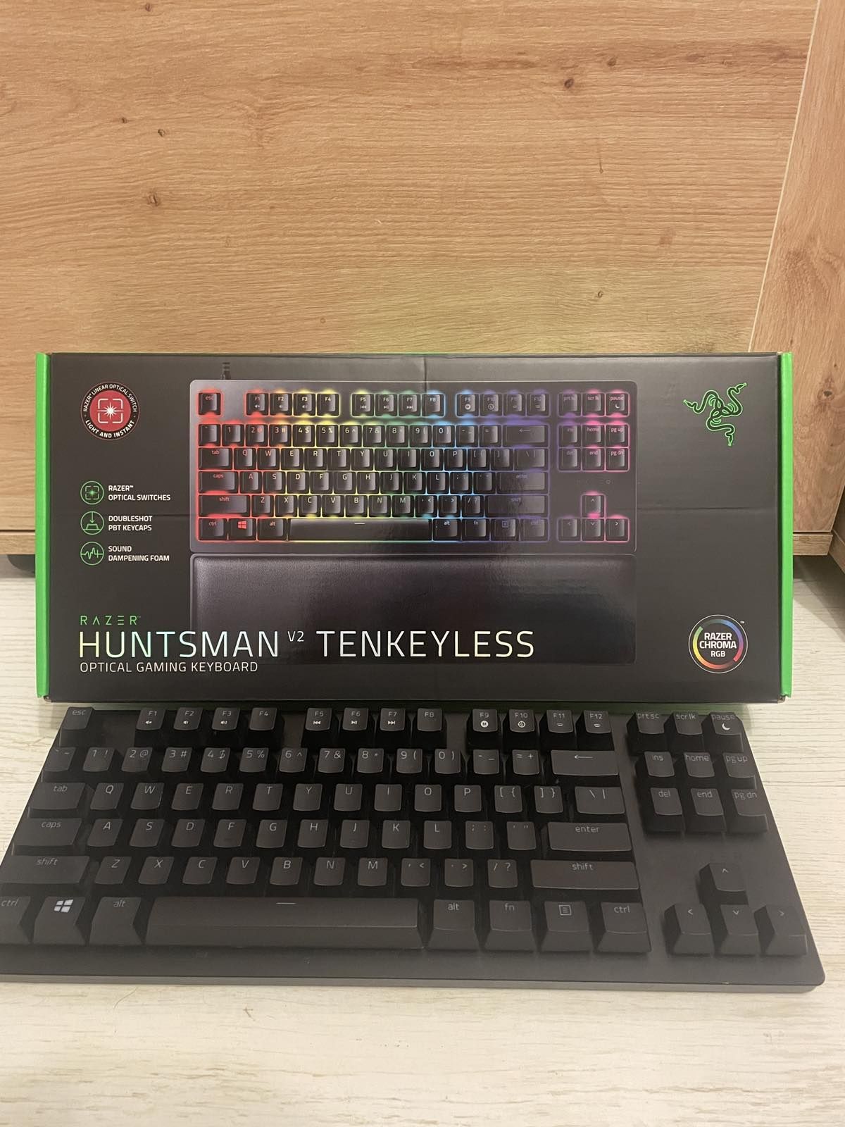 Razer huntsman v2 tenkeyless геймърска клавиатура