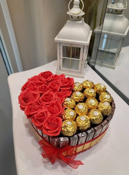 Голям Букет  вечни рози бебе памперси бонбони персонализиран рожден де