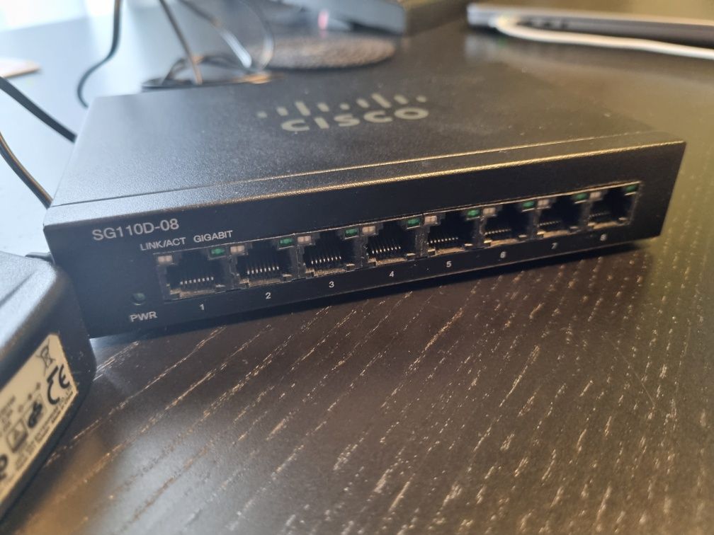 Суич Cisco SG110D-08, 8 порта, Gigabit