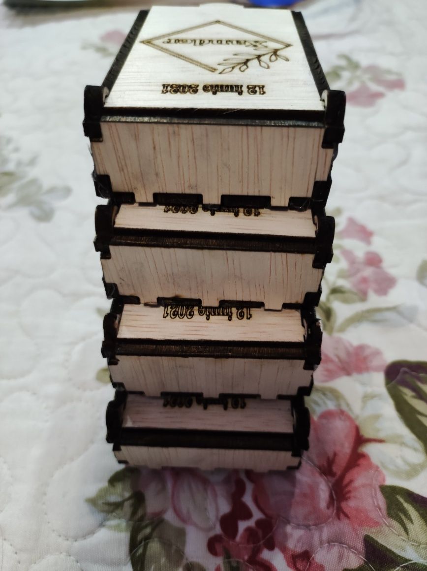 Cutii lemn stickuri