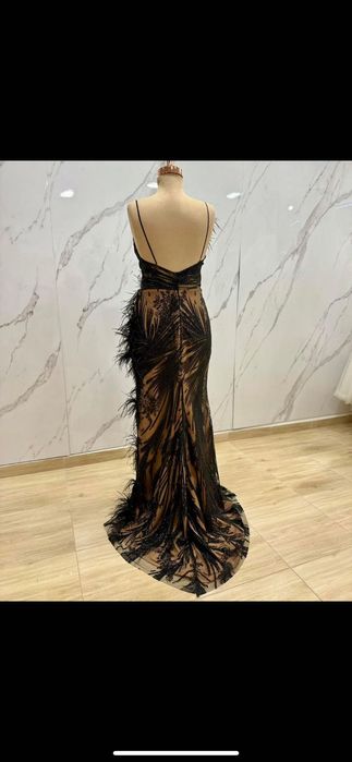 Бална рокля с пера