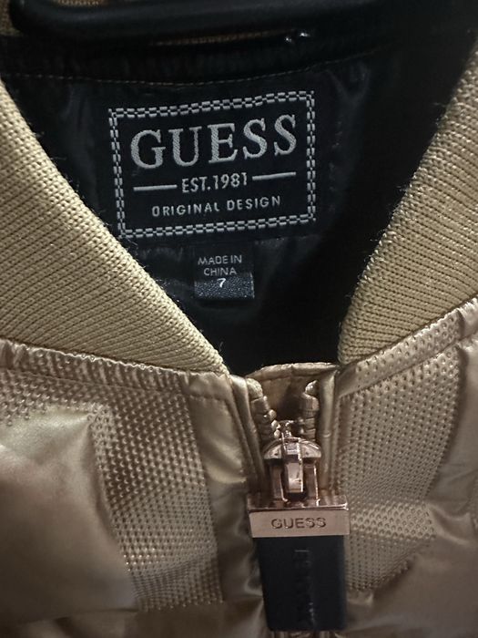 Златисто яке Guess
