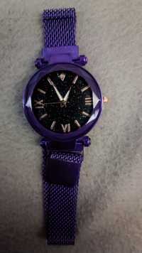Дамски часовник в лилаво