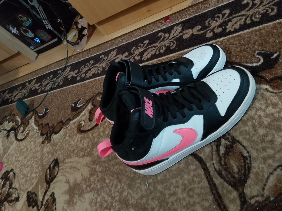 Дамски кецове Nike  Borough