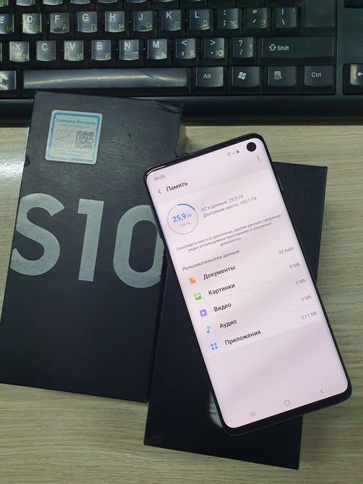 Samsung S10 8/128Gb продам