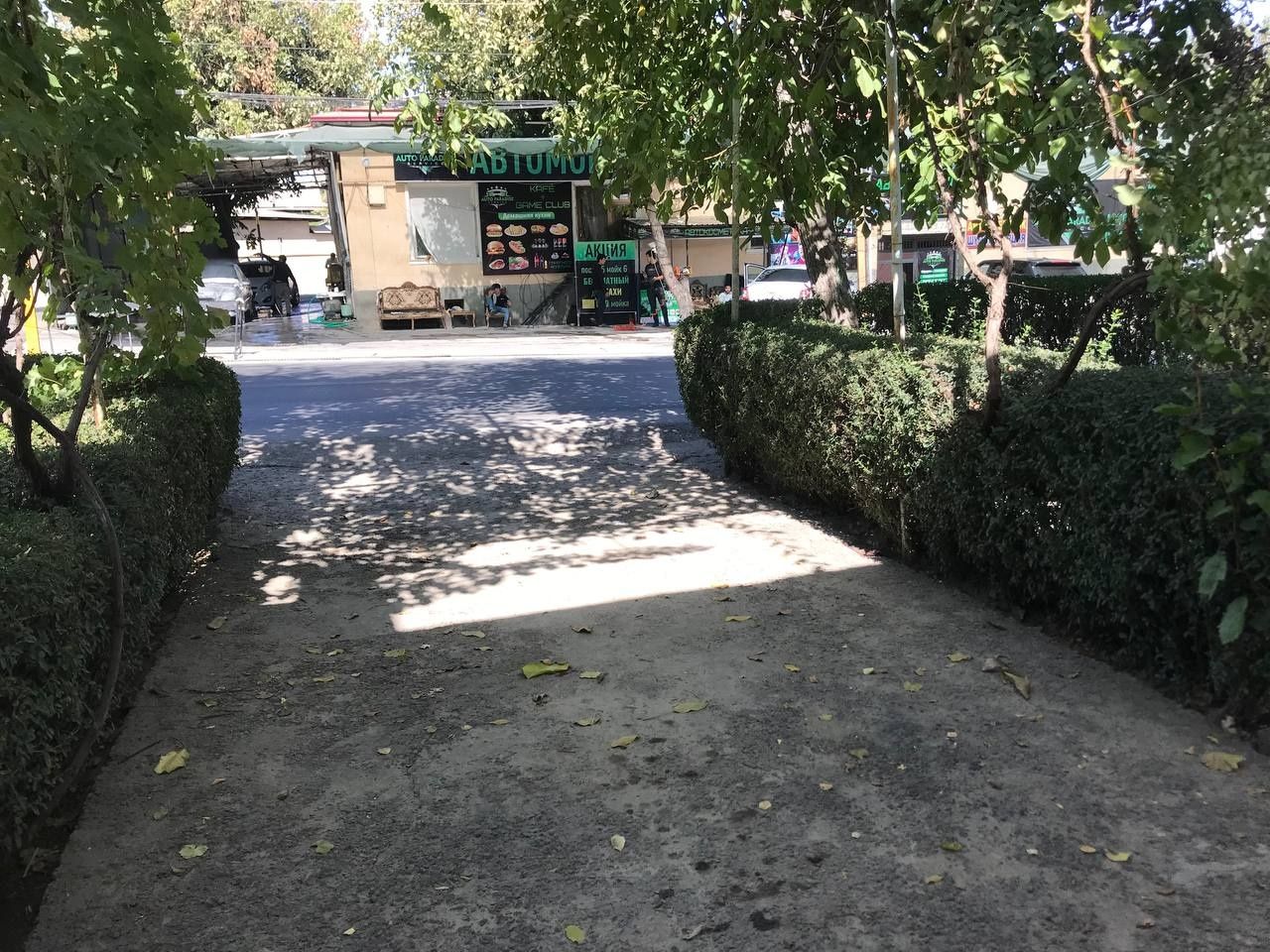Uchtepa tumanida Yusuf sakkokiy  ko'chasida 4 sotixli hovli sotiladi
