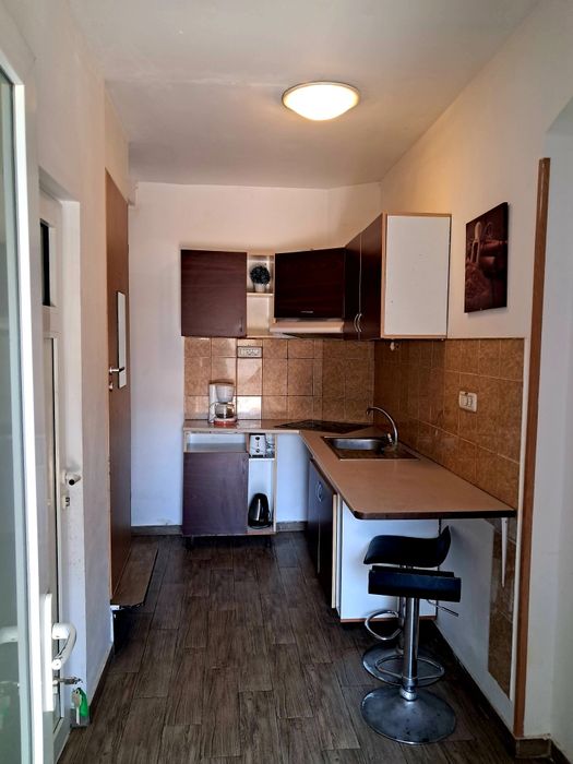 Cazare muncitori români și asiatici