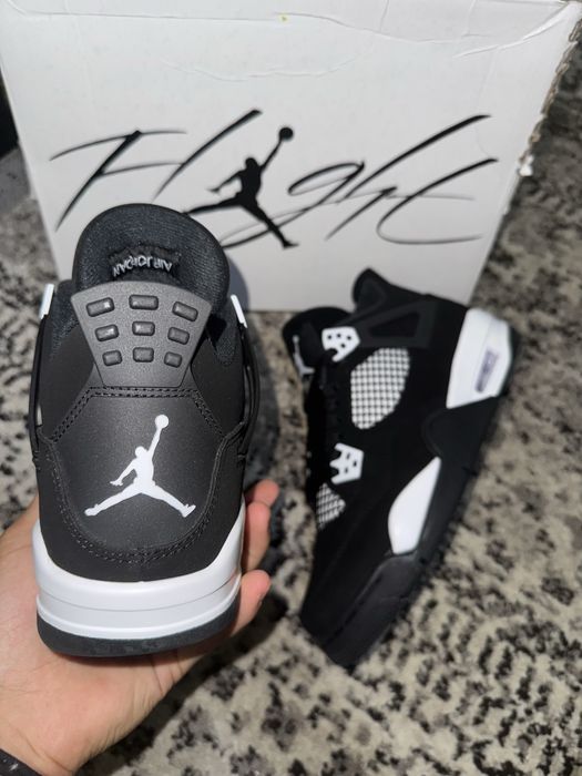 Jordan 4 white thunder