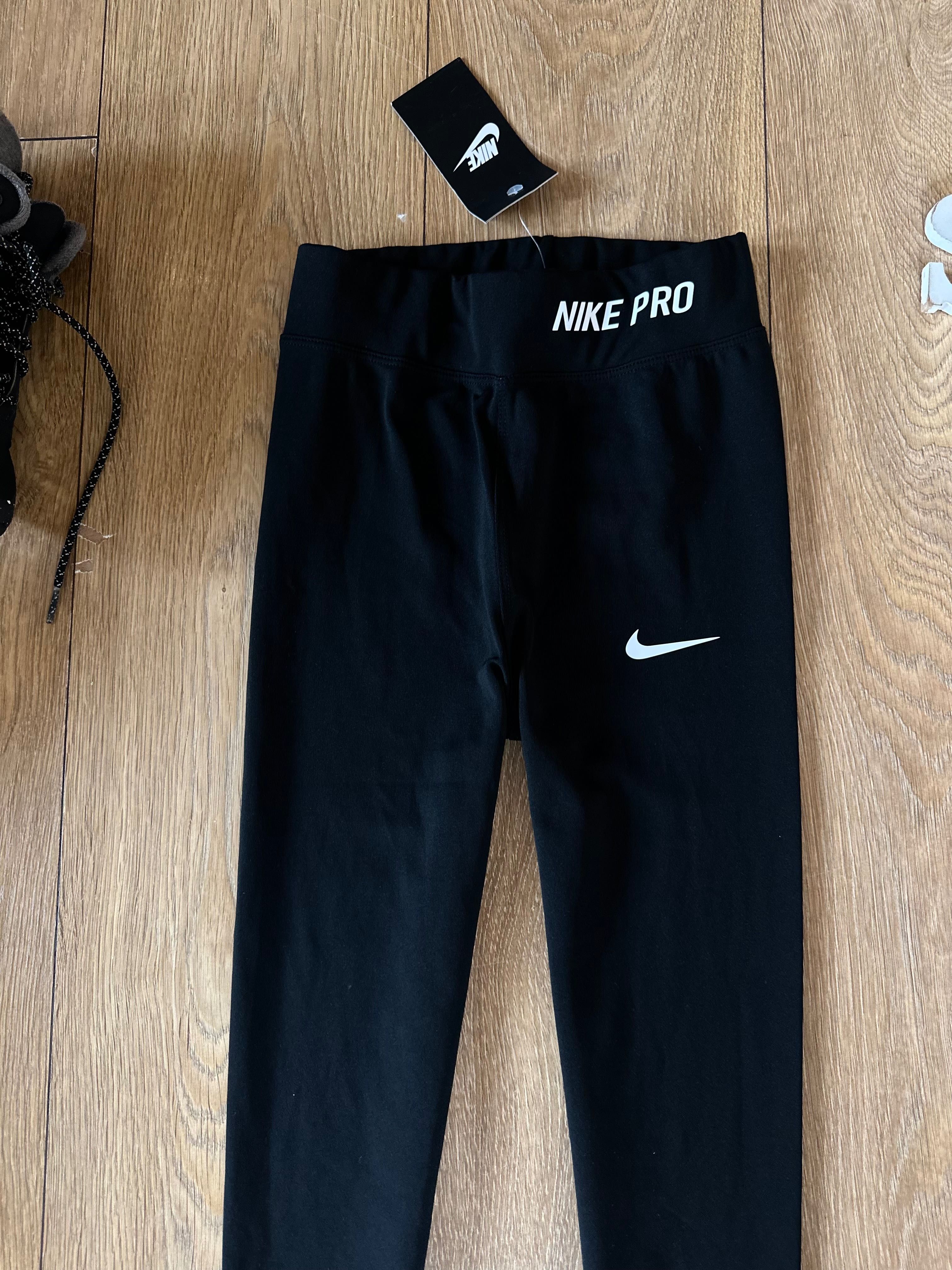 Суперстегнат клин с висока талия Nike