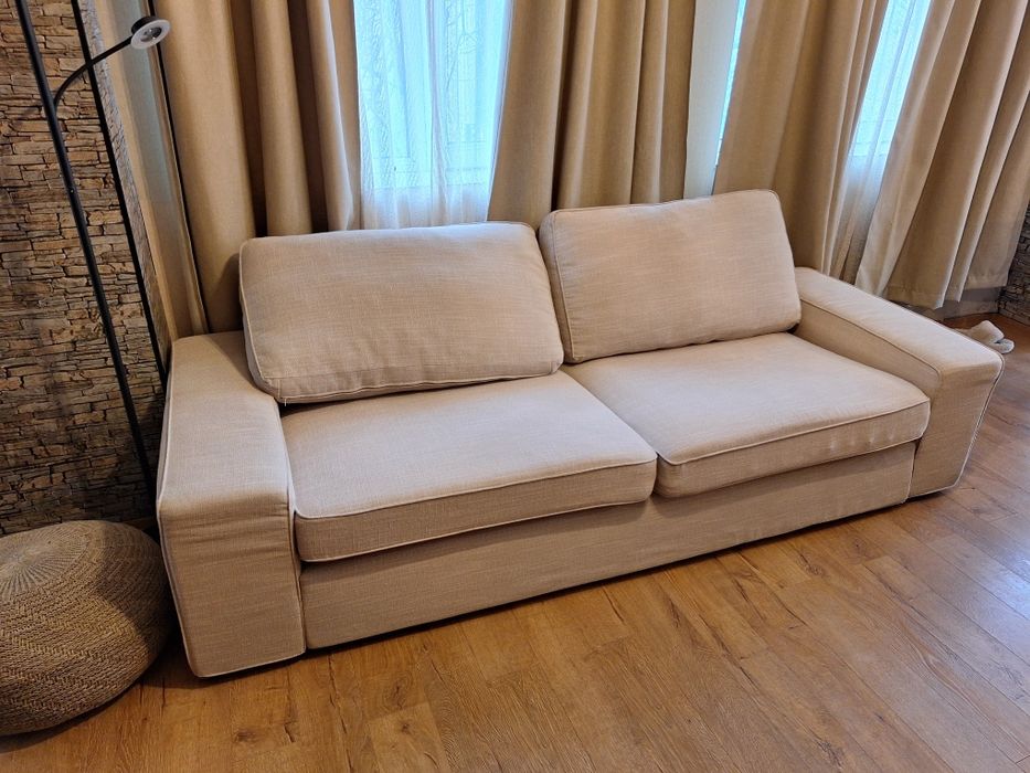 Продавам бежов диван в отлично състояние.