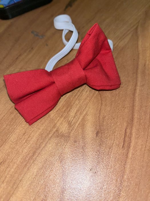 Продам красную бабочку