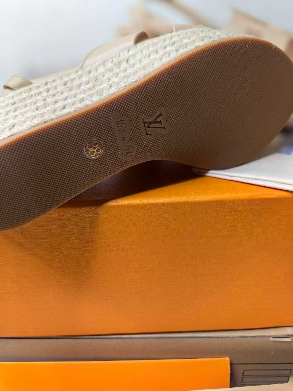 Дамски сантали с висока платформа Louis Vuitton Lv