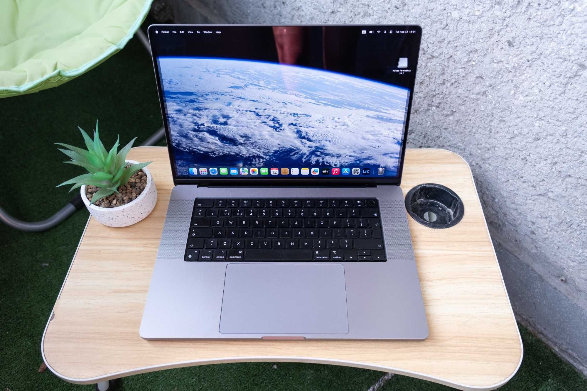 MacBook Pro 16" M1 Max – 32GB / 1TB – Като нов, 99% батерия