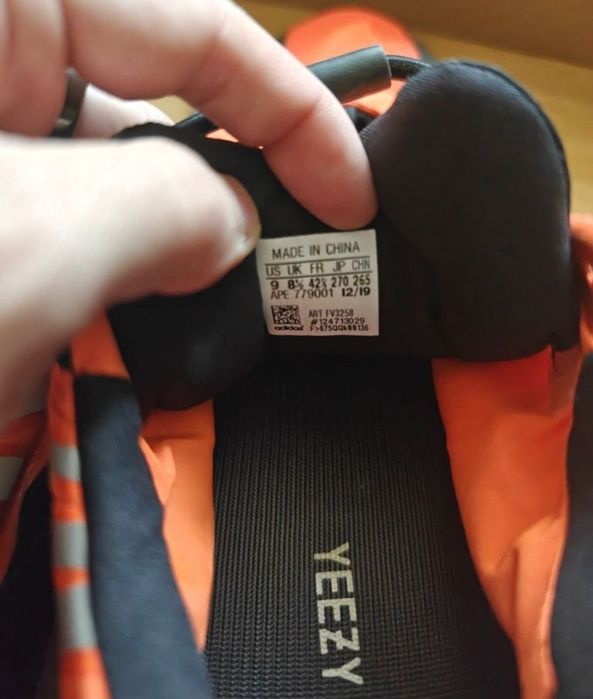 Adidas Yeezy 700 MNVN orange marimea 42.5(27cm)