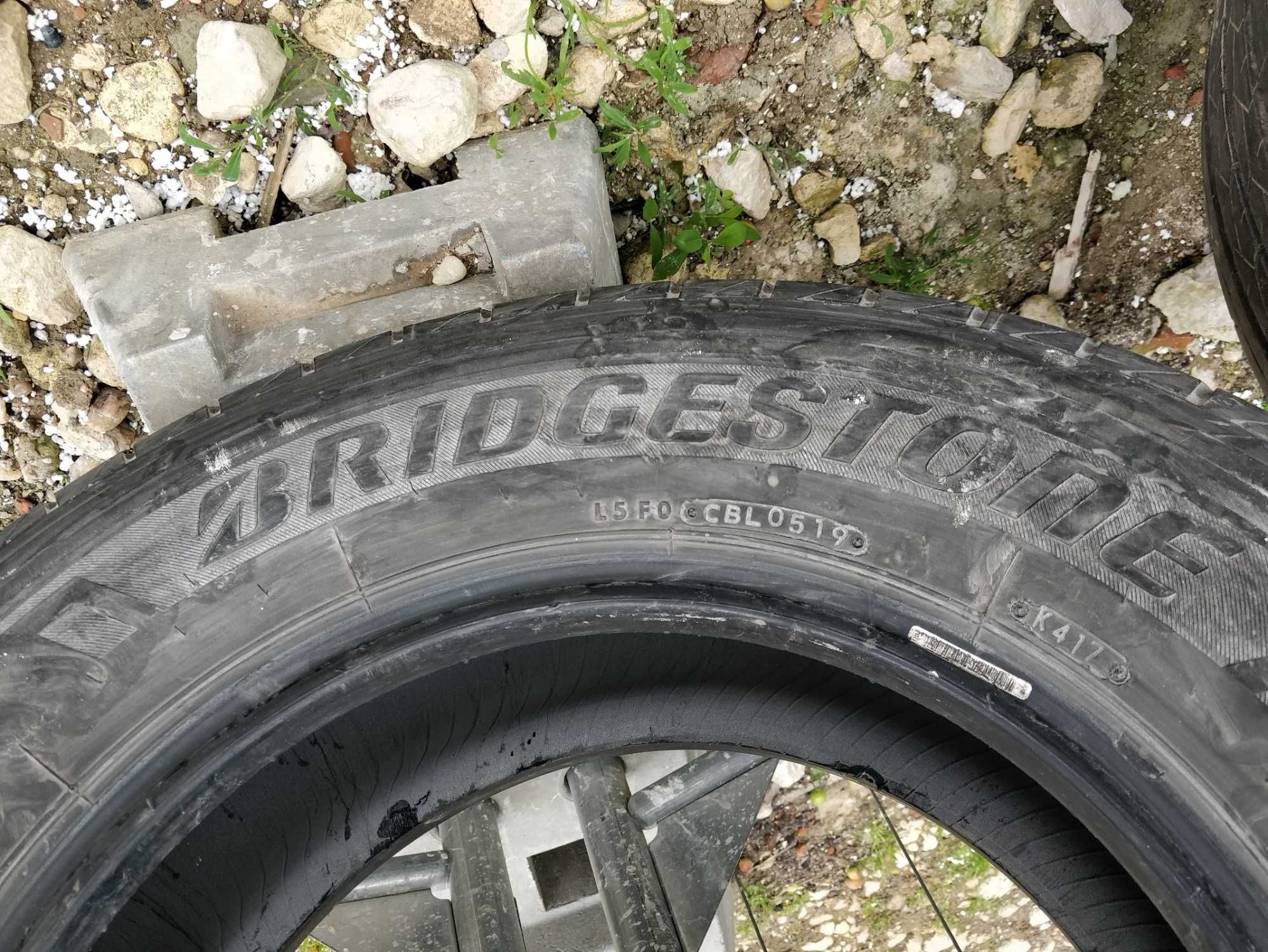 2 Bridgestone бусови летни гуми  215 75 16С