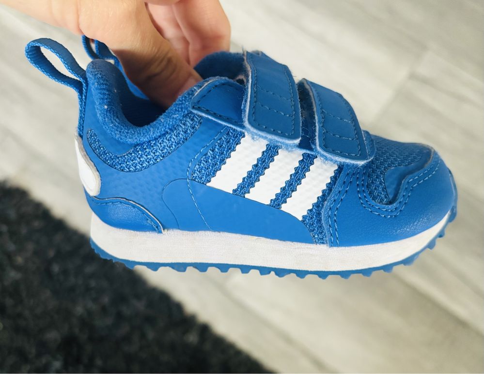 Бебешки маратонки  Adidas, ботуши Moon Boot, кецове Converse Frozen
