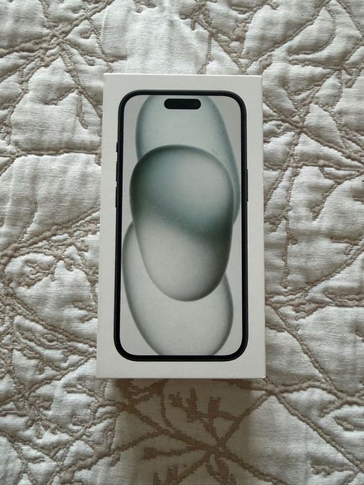 iPhone 15 - пукнато стъкло