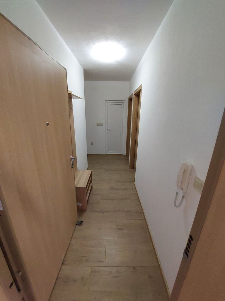 Дава се под наем Тристаен апартамент в София, Левски - 68 кв.м за 612 € - Снимка #1