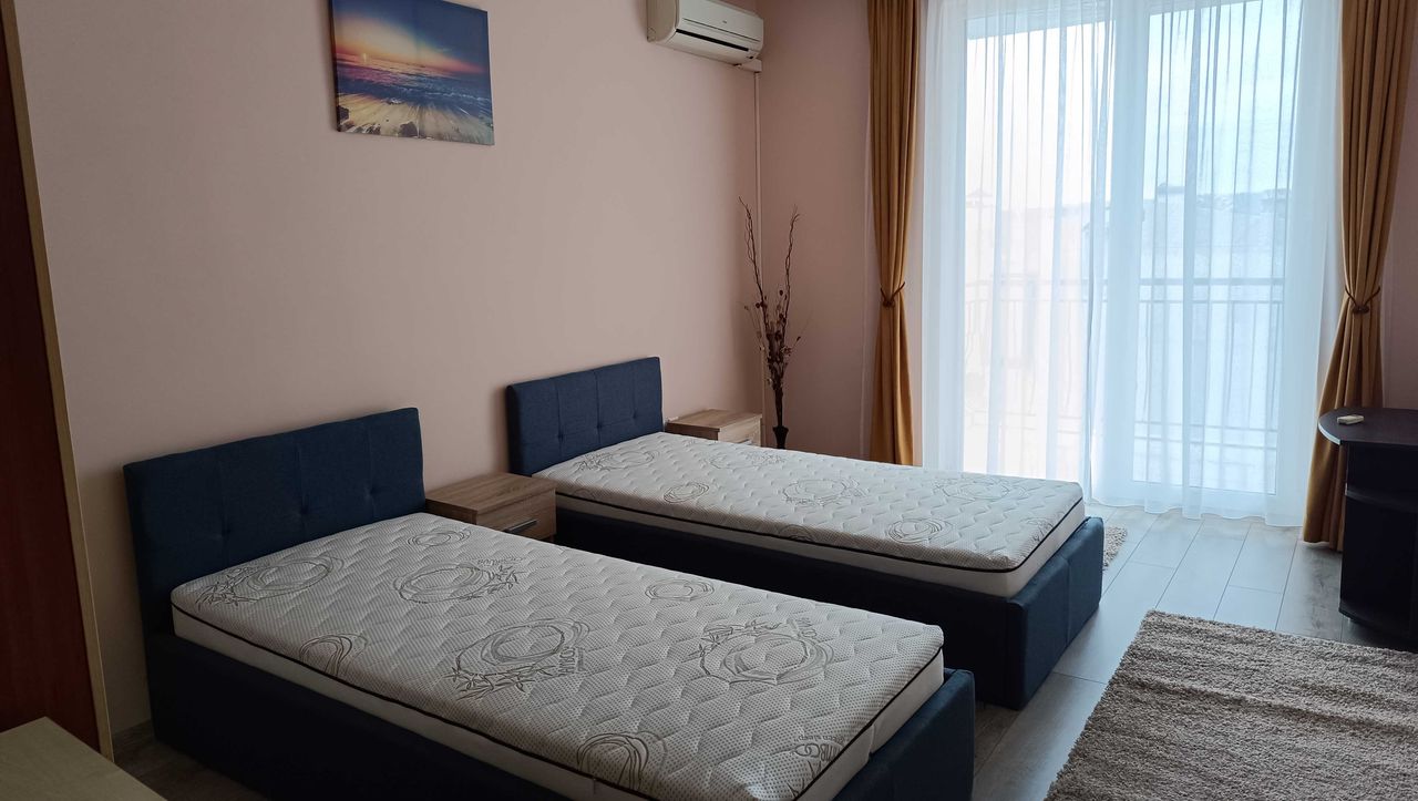 Дава се под наем Тристаен апартамент в Варна, ХЕИ - 125 кв.м за 700 € - Снимка #8