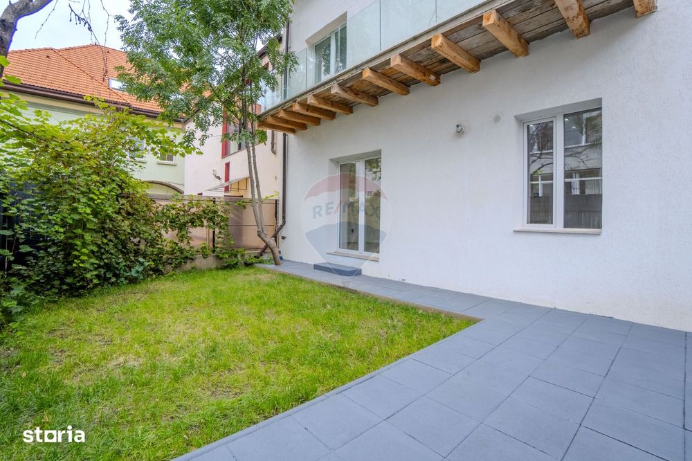 COMISION 0 | Birou modern si luminos la casa cu gradina privata